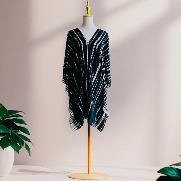 0128 / Black and White  Short Kaftan, Rayon Caftan - Picture 1 of 13